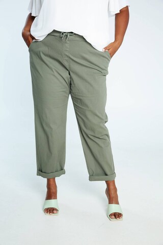 Paprika Loose fit Chino Pants in Green: front