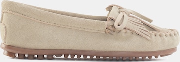 Minnetonka Mokassin 'Kilty' in Beige