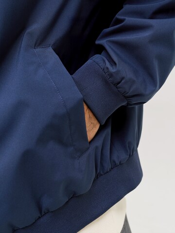 JACK & JONES Välikausitakki 'JJECHARGE' värissä sininen