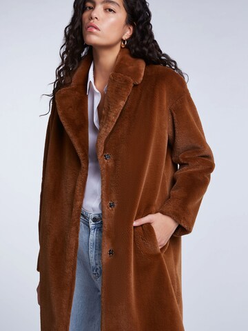 SET - Abrigo de invierno en marrón
