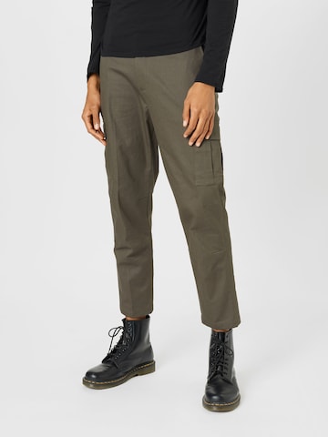 Regular Pantalon cargo BURTON MENSWEAR LONDON en vert : devant