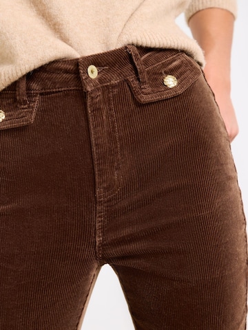 Flared Jeans di Lipsy in marrone