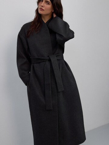 Cappotto di mezza stagione '475' di Estro in grigio