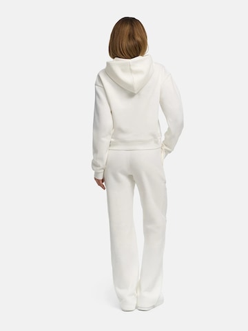 cfab (formerly creamy fabrics) - Pierna ancha Pantalón 'Everyday Relaxed Fit Straight Pants' en blanco