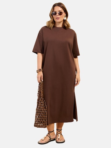 Robe Friends Like These en marron : devant