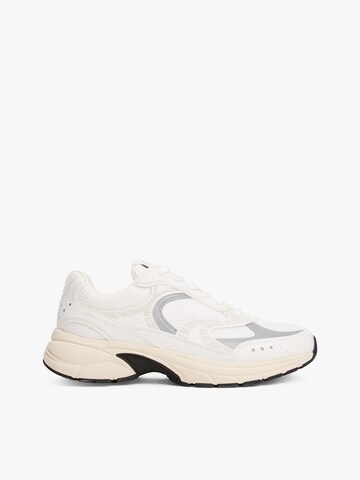 Tommy Jeans Låg sneaker 'ARCHIVE'25' i vit