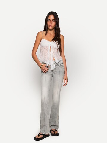 Bershka Boot cut Jeans in Grey: front