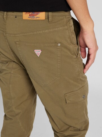 Effilé Pantalon cargo 'New Kombat' GUESS en vert