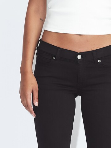 Dr. Denim Flared Jeans 'Kily Low Bootcut' in Zwart