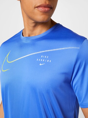 T-Shirt fonctionnel 'Miler' NIKE en bleu