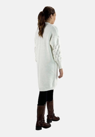 Cappotto in maglia di Elara in bianco