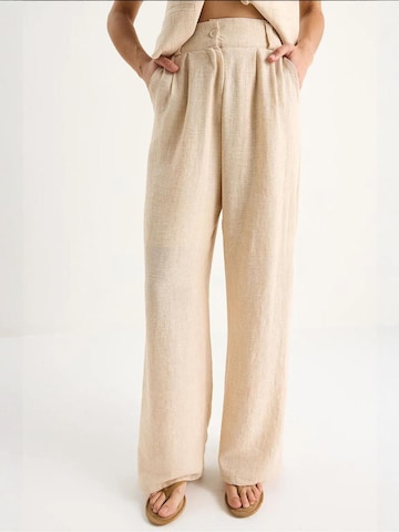 Completo pantalone di Bianco Lucci in beige