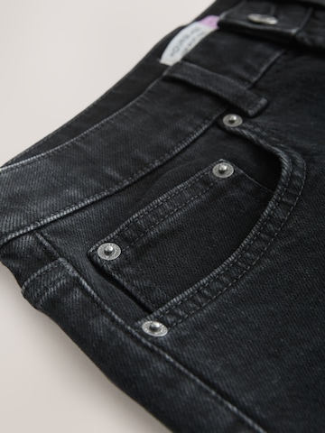 Next Regular Shorts in Schwarz