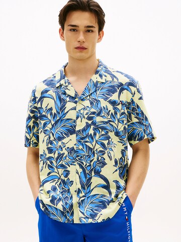 Coupe regular Chemise 'Essential' TOMMY HILFIGER en beige : devant