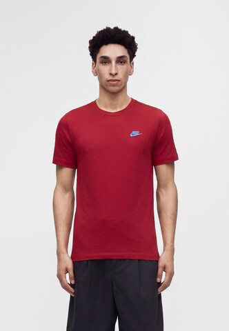 Nike Sportswear - Ajuste regular Camiseta 'Club' en rojo: frente