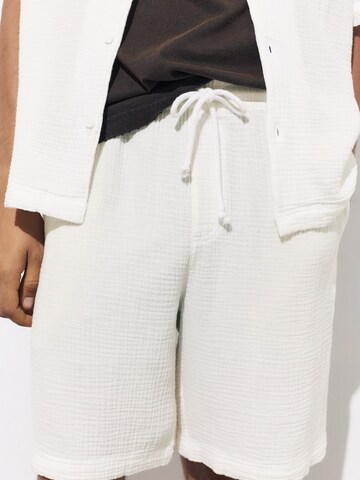 Pull&Bear Normální Kalhoty – bílá
