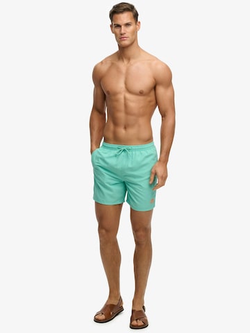 Superdry & Co Rövid fürdőnadrágok 'ESSENTIAL' - zöld