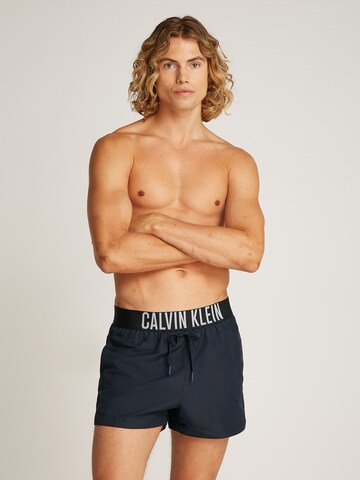 Calvin Klein Swimwear Rövid fürdőnadrágok - kék: elől