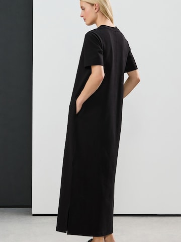 Robe Next en noir