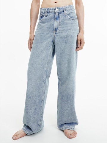 Calvin Klein JeansLoosefit Traperice - plava boja: prednji dio