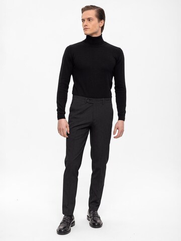regular Pantaloni con piega frontale di Antioch in grigio