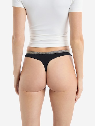 String 'Fame' di ETAM in nero