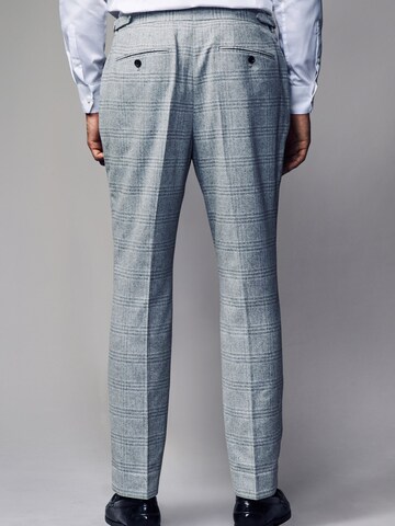 regular Pantaloni con piega frontale di Next in grigio