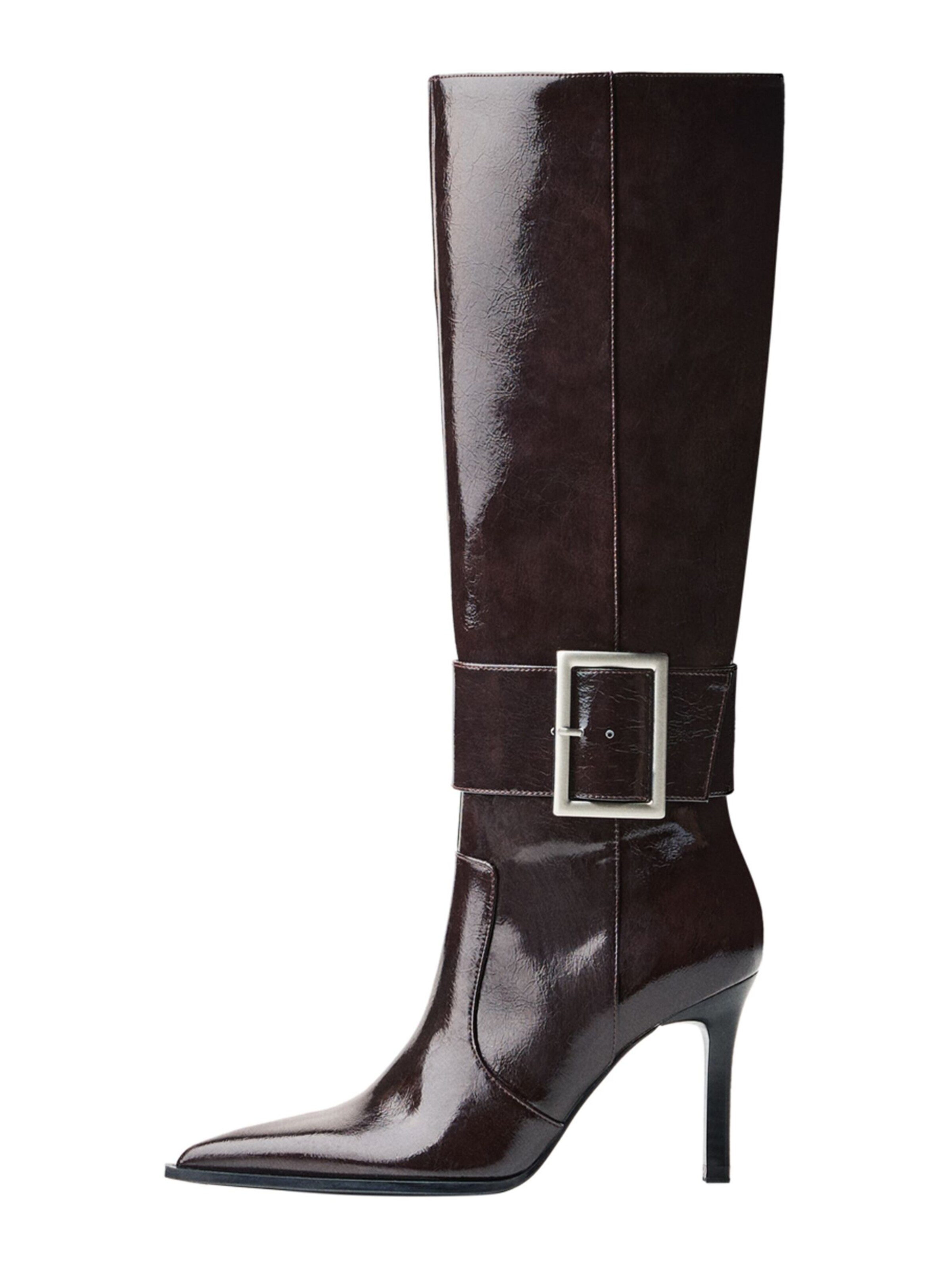 Cizme de la Bershka pe maro