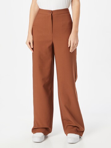 Trendyol Loose fit Trousers in Brown: front