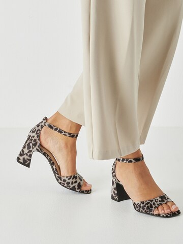 Tamaris Pántos szandál - barna