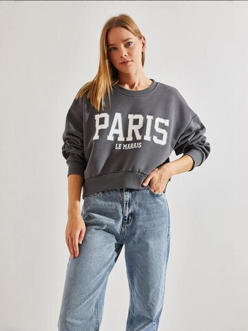 Felpa di Bianco Lucci in grigio