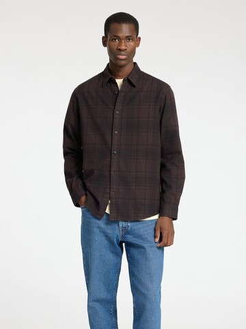SELECTED HOMME Regular fit Button Up Shirt in Brown: front