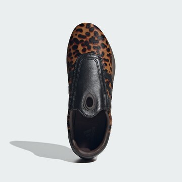 ADIDAS ORIGINALS Slip-on 'Taekwondo Mei' in Bruin