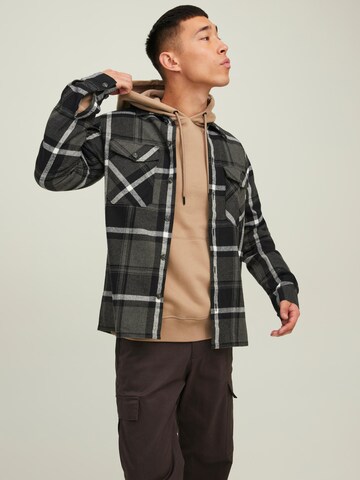 JACK & JONES - Ajuste confortable Camisa 'Jay' en gris: frente