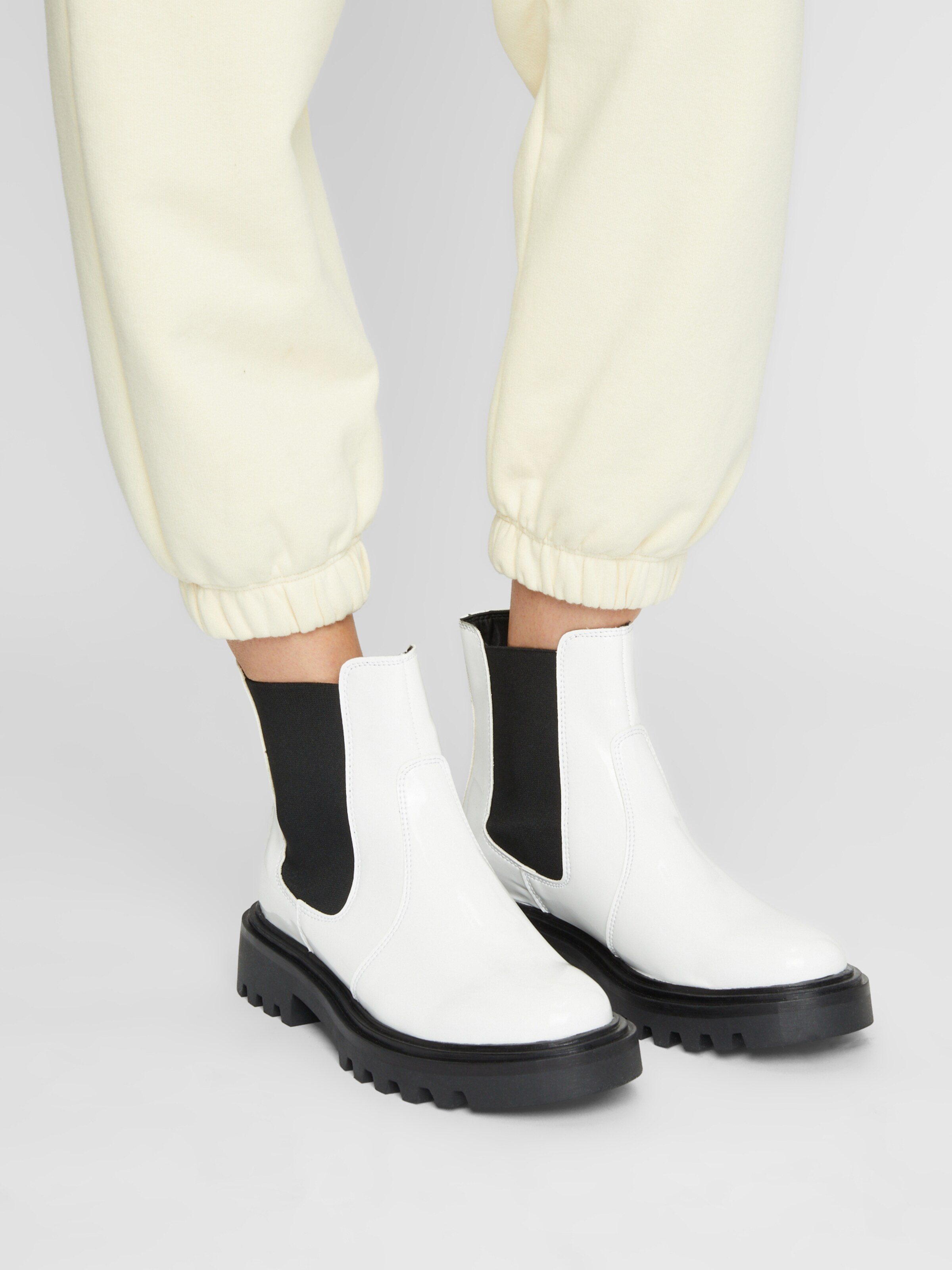 TAMARIS Chelsea Boots in White | ABOUT YOU
