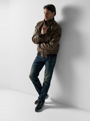 KOROSHI Between-Season Jacket in Brown