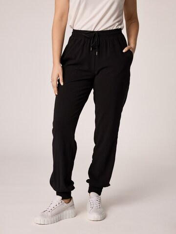 Regular Pantalon Quiosque en noir : devant