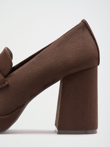 Lipsy Pumps met hoge voorkant in Bruin