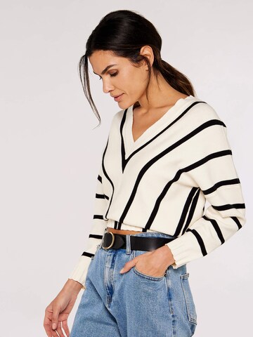 Pull-over 'Chevron' Apricot en blanc : devant