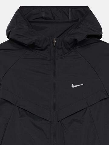 Geacă sport 'K NK UV REPEL STRIDE JACKET' de la NIKE pe negru