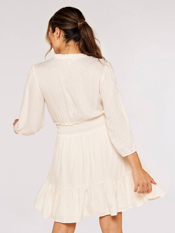 Robe Apricot en blanc