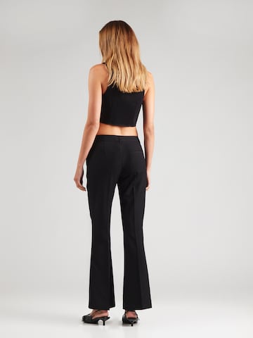 Bootcut Pantalon à plis Gina Tricot en noir