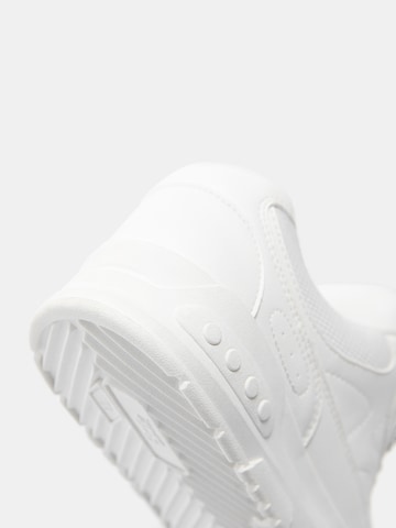 Pull&Bear Rövid szárú sportcipők - fehér