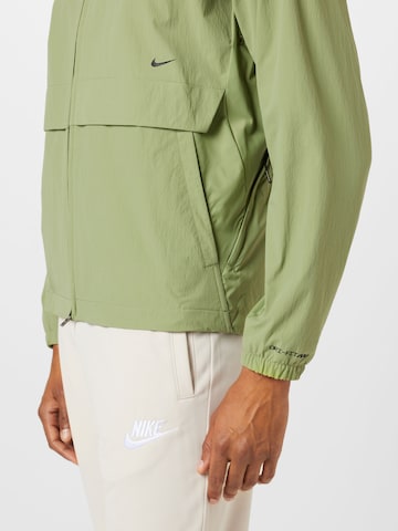NIKE Αθλητικό μπουφάν σε πράσινο