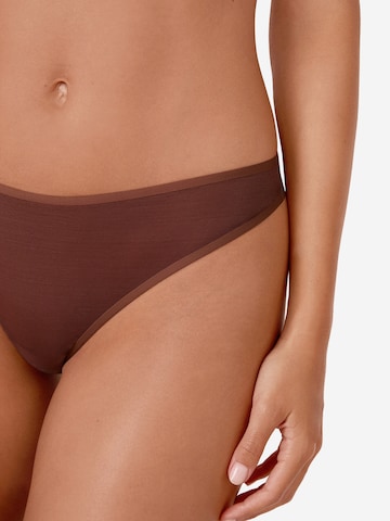 String di ETAM in marrone