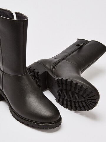 NINE TO FIVE - Botas 'Mala' en negro