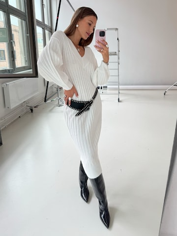 Kamila Šikl Kleid in Weiß