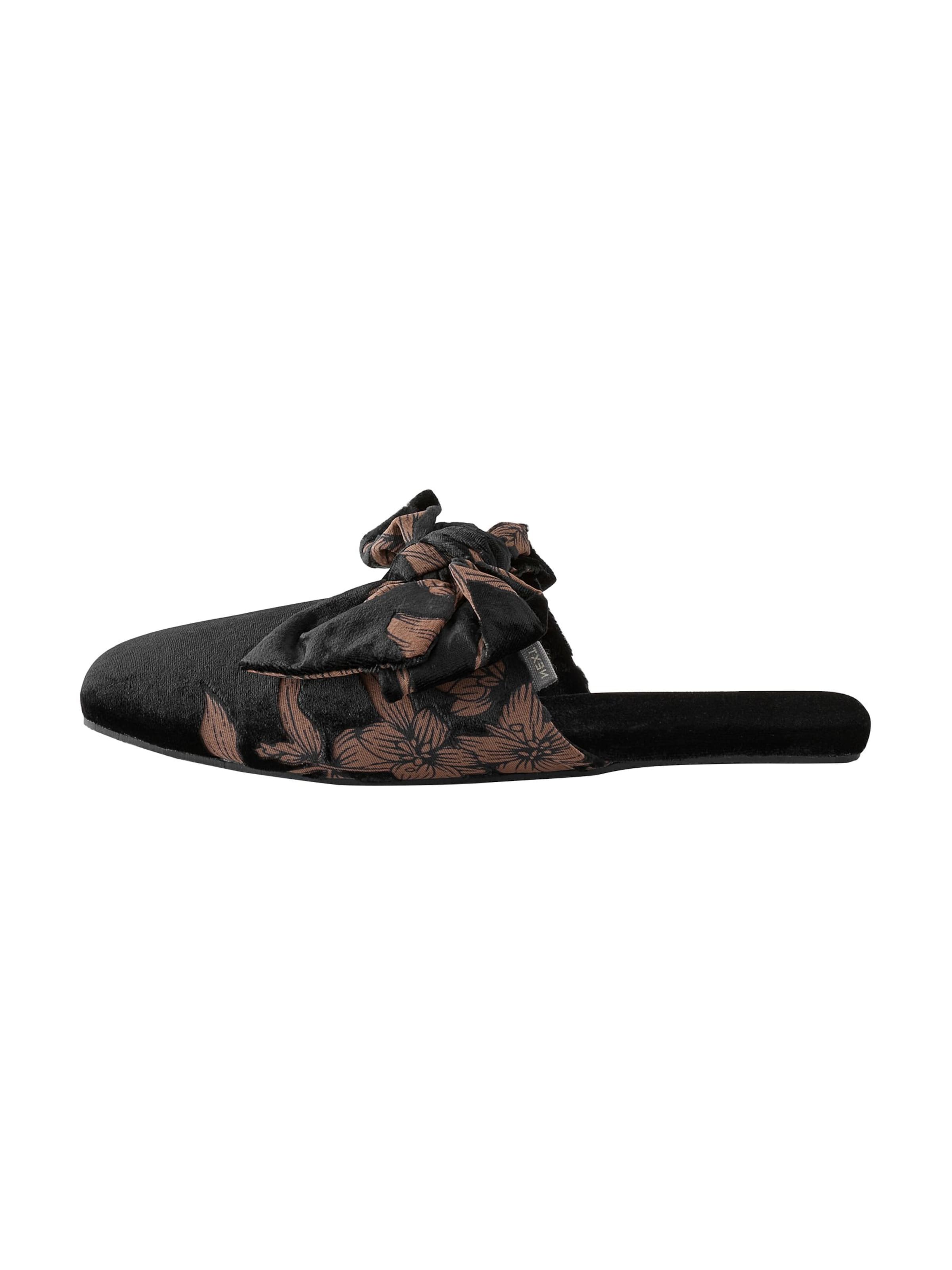 Next Тапки в Черный: спереди