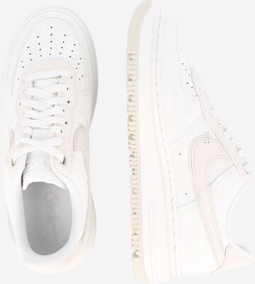 Nike Sportswear Sneaker 'AIR FORCE 1 LUXE' in Weiß