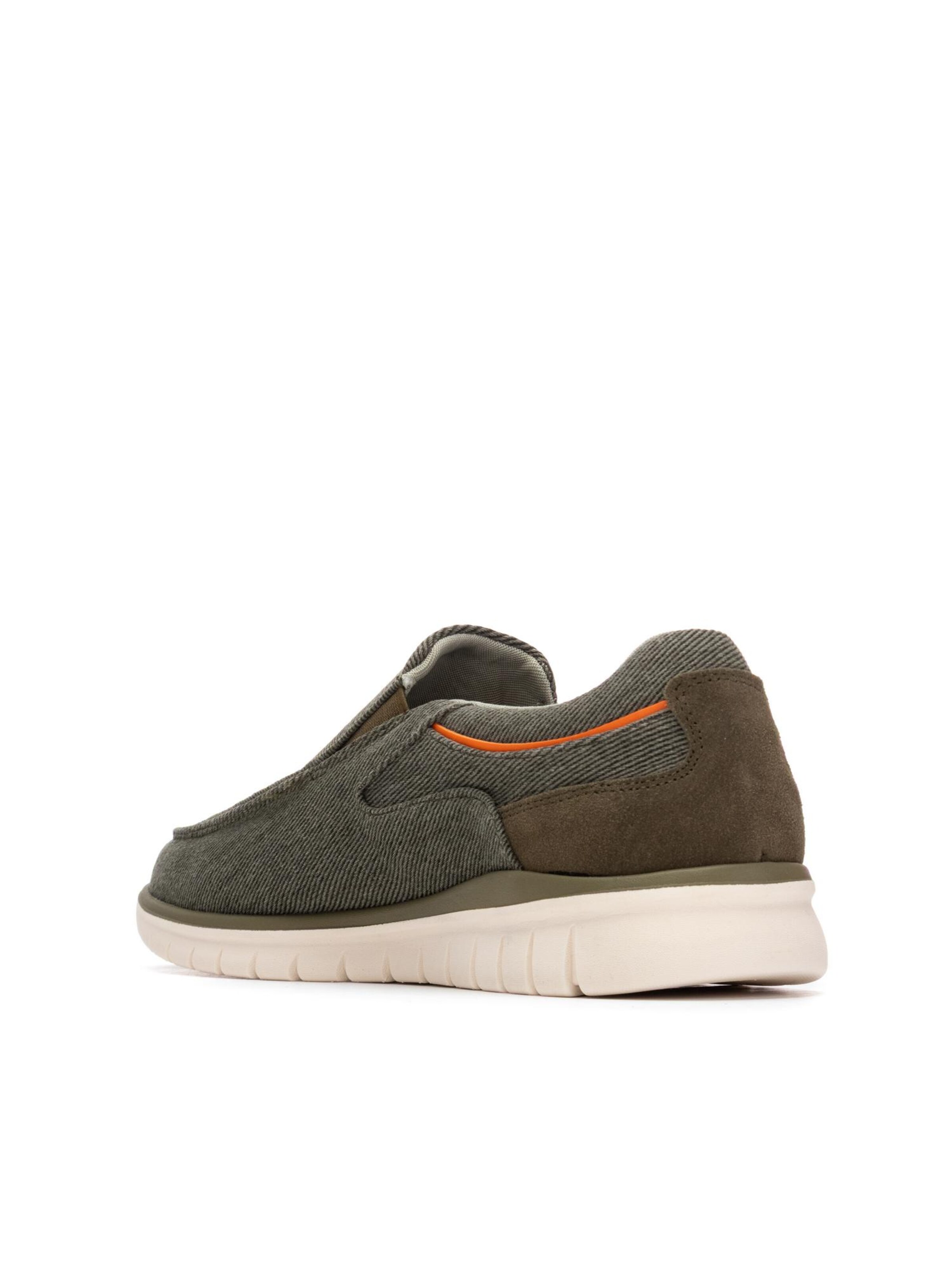 Refresh Athletic Shoes in Green